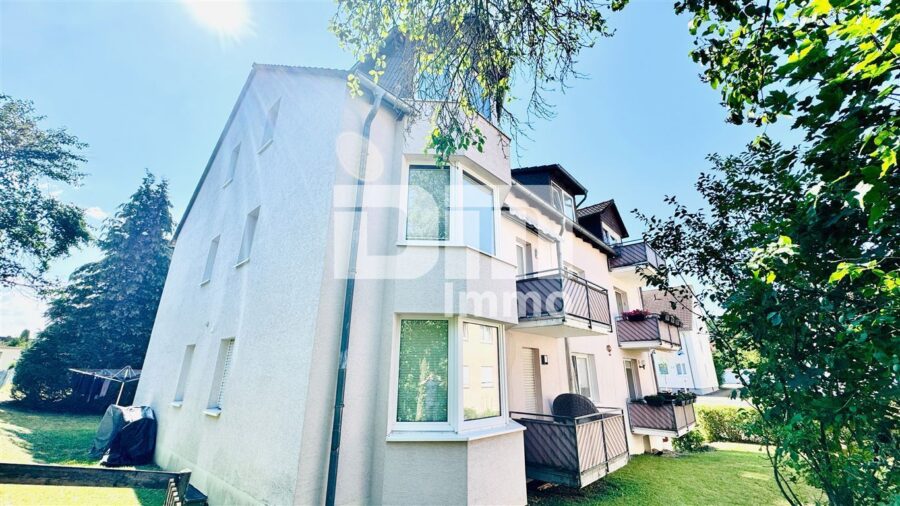 (R)erserviert!!!Exklusive Dachgeschosswohnung mit Balkon & Garage in gefragter Lage der Eichwaldsiedlung - Seitenansicht / Balkon